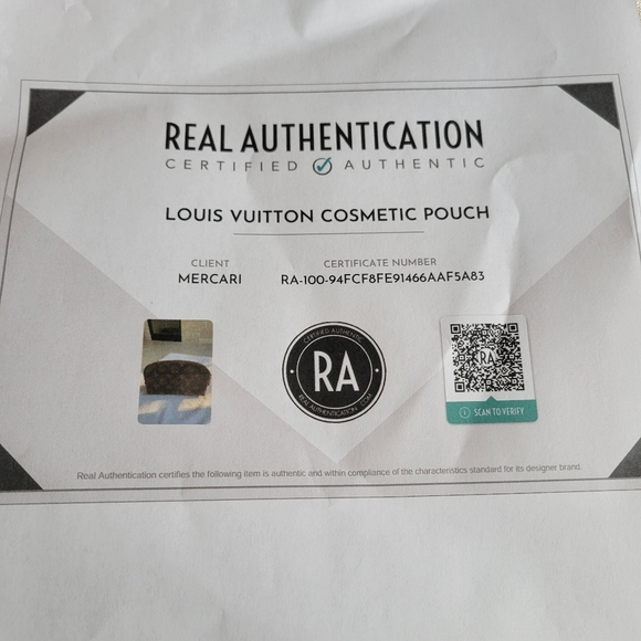 Louis Vuitton Cosmetic Pouch Pm - Picture 10 of 11